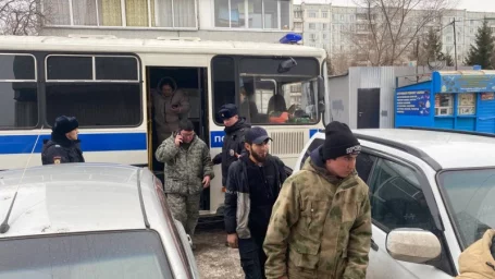 Четверых мигрантов не вставших на воинский учет нашли в кафе и на базе Четверых мигрантов не вставших на воинский учет нашли в кафе и на базе